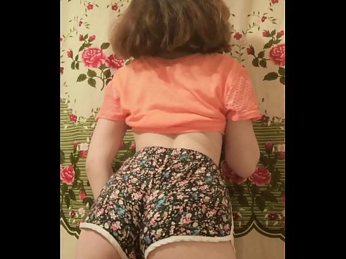 ❤️ מותק צעיר סקסי פושט את המכנסיים הקצרים במצלמה סרטון אנאלי ב-iw.sex78.ru